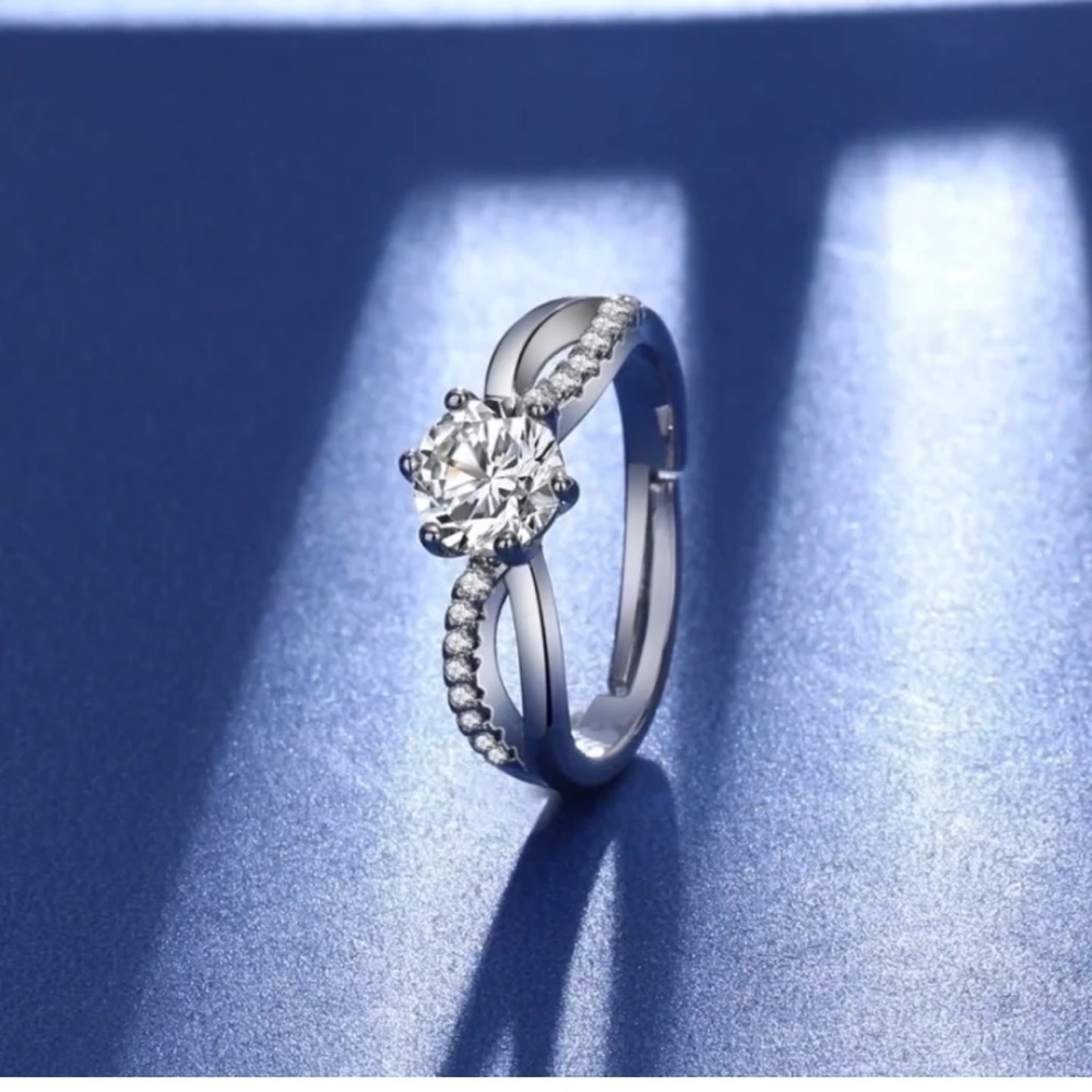 925 Sterling Silver - Elegant & Stunning Silver Diamond Ring - NWOT